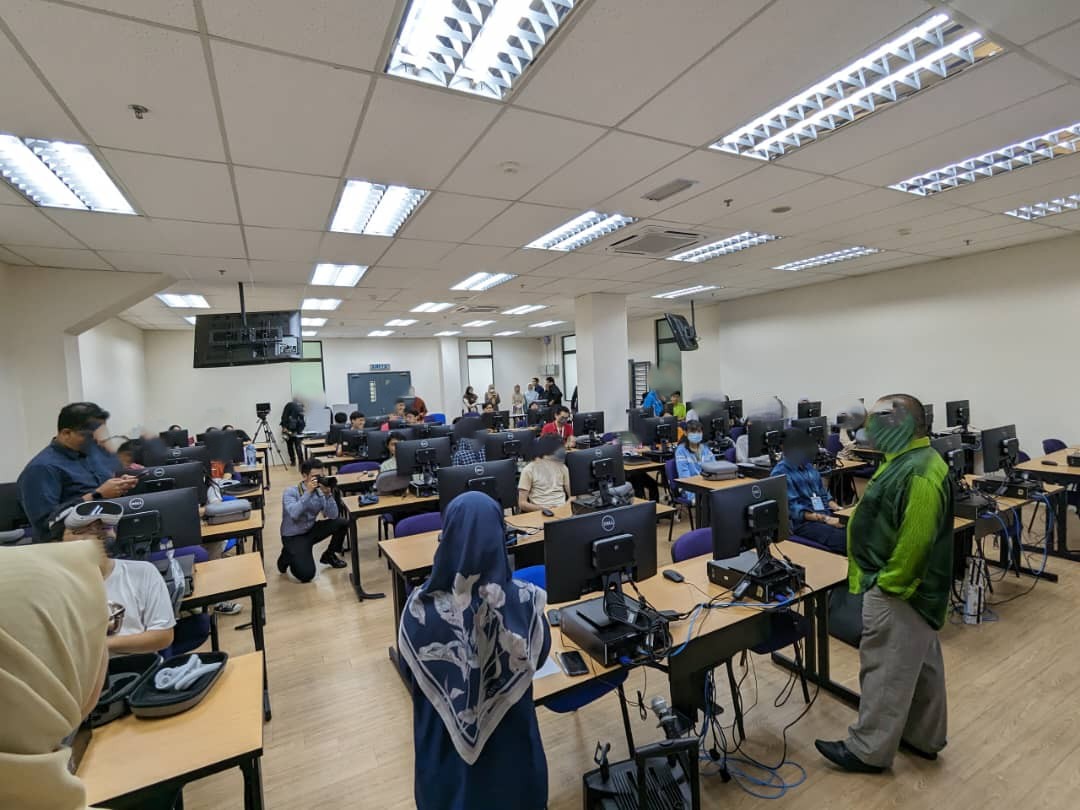 Full classroom view during a supported VR session